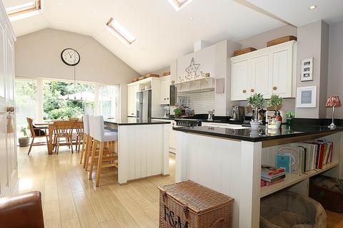 undefined, Thames Avenue, Pangbourne - Walk to shops & train station to London