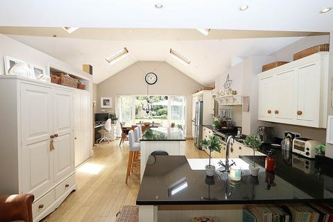undefined, Thames Avenue, Pangbourne - Walk to shops & train station to London