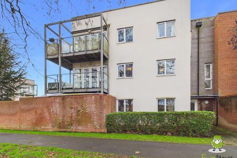 2 bedroom flat for sale, WYLIE GARDENS, BASINGSTOKE, HAMPSHIRE, RG24