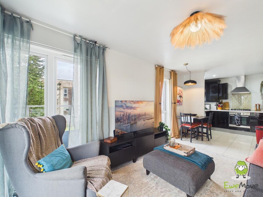 Ewe Move Estate Agents Basingstoke - Wylie Gardens