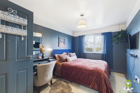 2 bedroom flat for sale, WYLIE GARDENS, BASINGSTOKE, HAMPSHIRE, RG24
