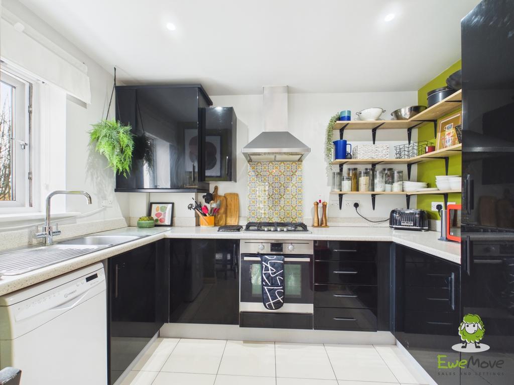 Ewe Move Estate Agents Basingstoke - Wylie Gardens