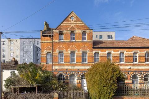 undefined, Richmond Dale, Clifton