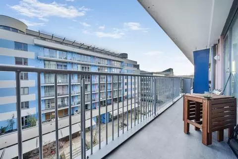 Apartment in Bristol, Canon's Marsh, City Centre - View 4