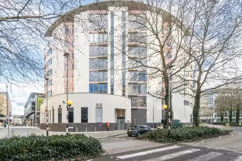 Apartment in Bristol, Canon's Marsh, City Centre - View 3