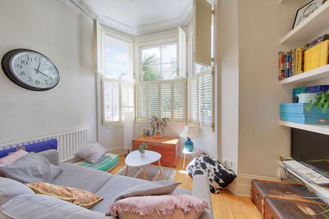 2 bedroom flat to rent, Geraldine Road, Wandsworth, SW18