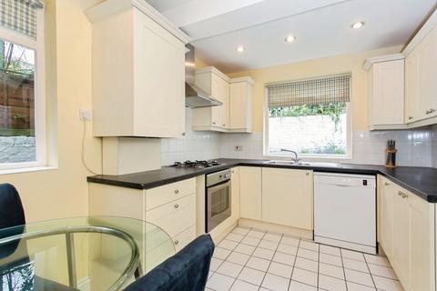 2 bedroom flat to rent, Fulham Palace Road, London, SW6