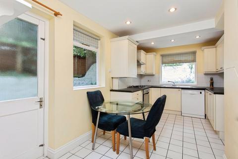 2 bedroom flat to rent, Fulham Palace Road, London, SW6