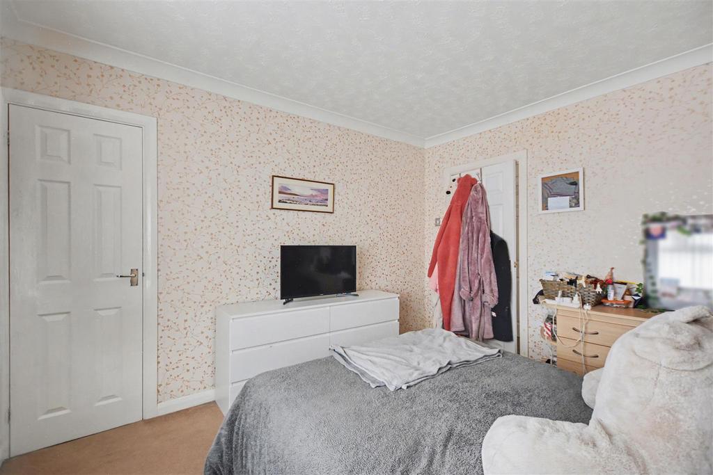 Bedroom 1 3.jpeg