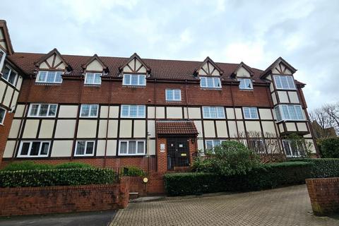 2 bedroom flat to rent, PRIORY FIELD DRIVE