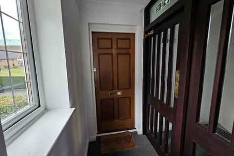 2 bedroom flat to rent, PRIORY FIELD DRIVE