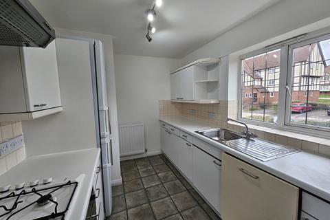 2 bedroom flat to rent, PRIORY FIELD DRIVE