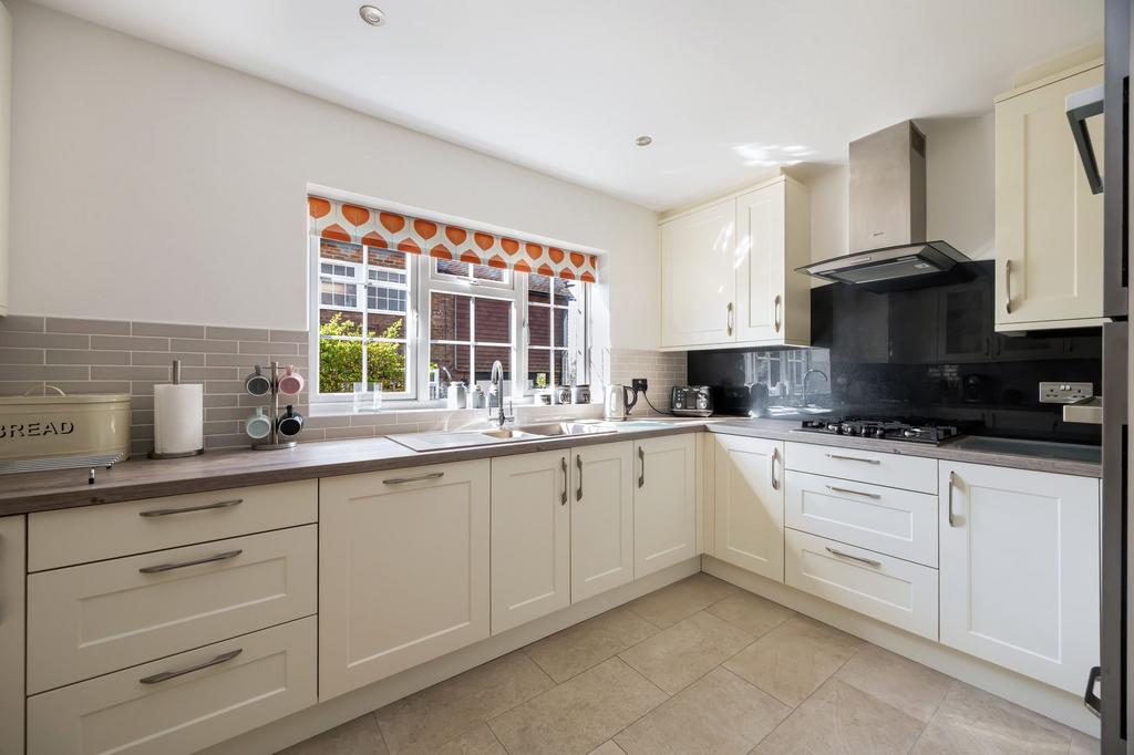 Kitchen / Dining Area