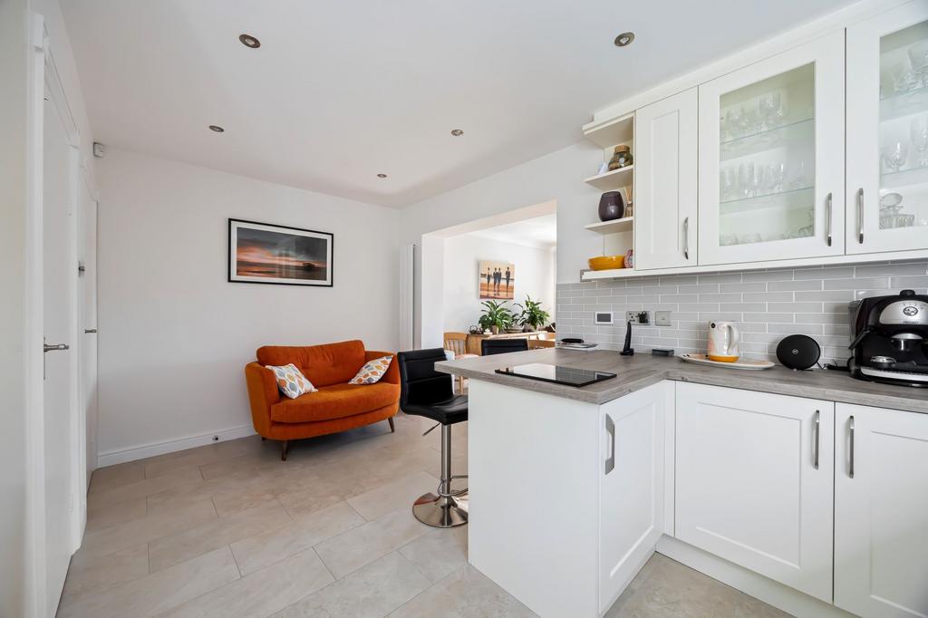 Kitchen / Dining Area
