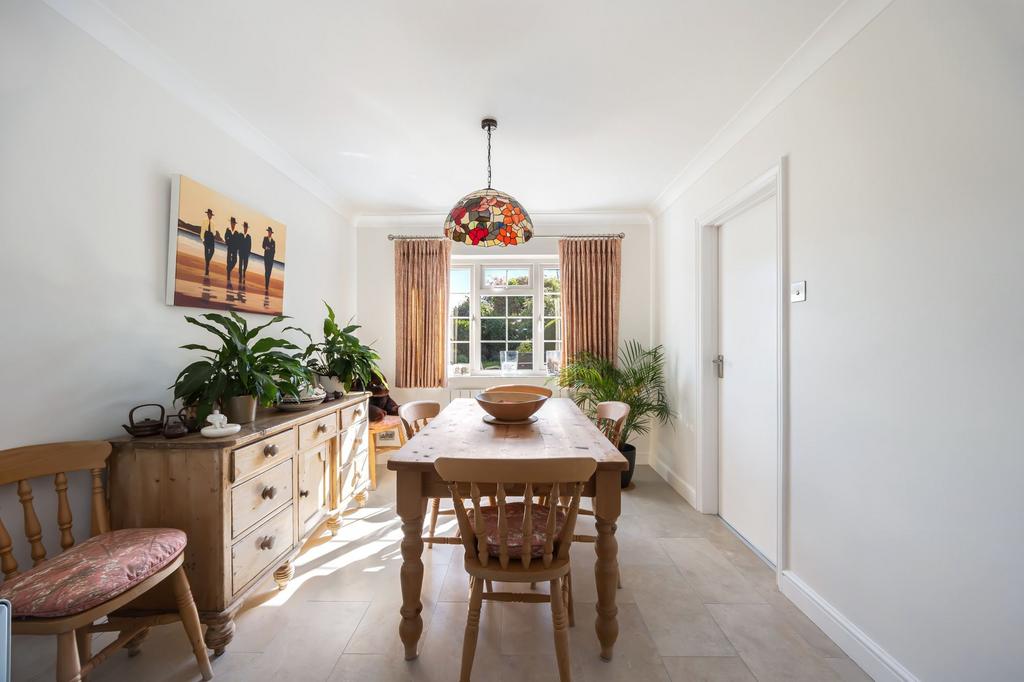 Kitchen / Dining Area