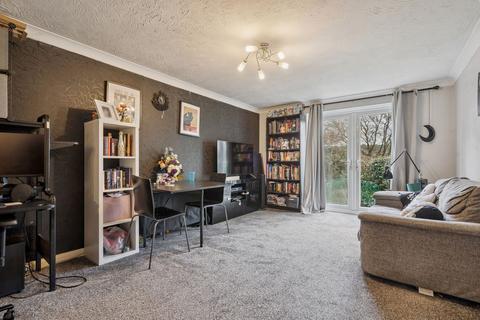 2 bedroom flat for sale, Gandon Vale, High Wycombe HP13