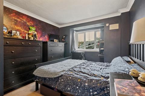 2 bedroom flat for sale, Gandon Vale, High Wycombe HP13