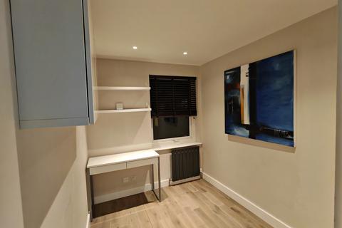 2 bedroom flat to rent, Weavers Way, London NW1