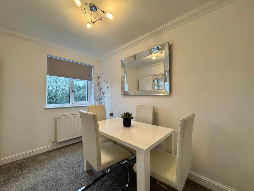 Bedroom/dining area