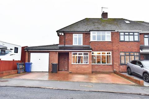 3 bedroom semi-detached house for sale, Lynwood Avenue, Kingswinford DY6