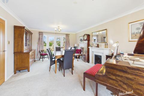 4 bedroom detached house for sale, King Edward Avenue, Aylesbury