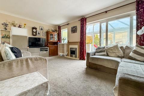 4 bedroom semi-detached house for sale, Hawthorn Close, Portchester