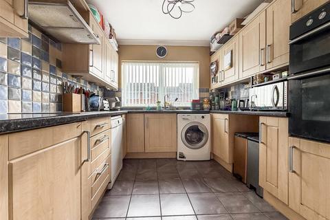 4 bedroom semi-detached house for sale, Hawthorn Close, Portchester