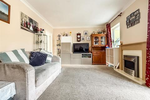 4 bedroom semi-detached house for sale, Hawthorn Close, Portchester