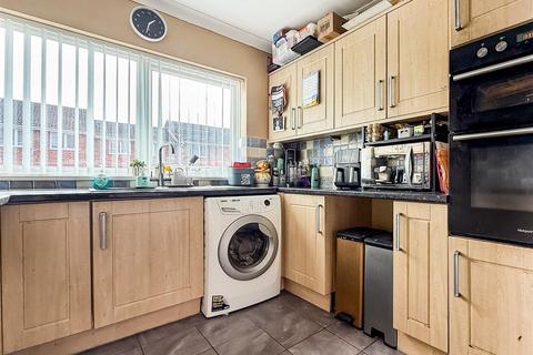 4 bedroom semi-detached house for sale, Hawthorn Close, Portchester