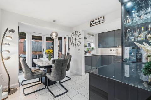 4 bedroom detached house for sale, Harper Close, Warwick