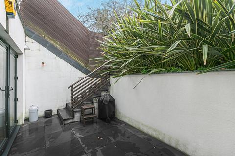 undefined, Victoria Road, Kingston Upon Thames KT1