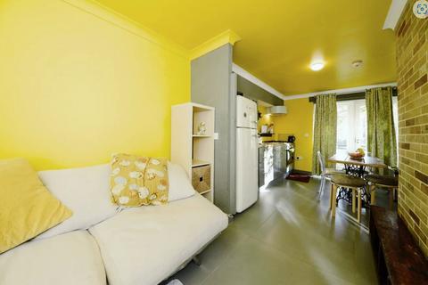 2 bedroom apartment for sale, Ramsey Walk, London