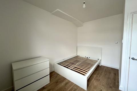 2 bedroom flat to rent, South Lambeth Road, SW8