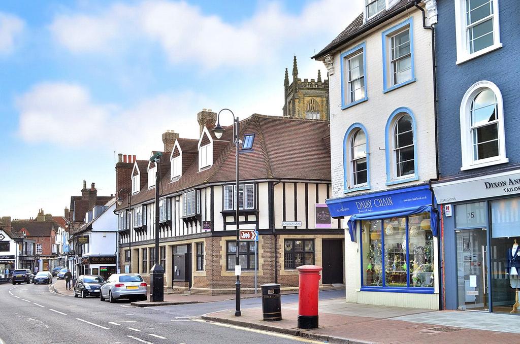 Town Centre Close By