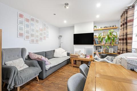 3 bedroom house for sale, Montagu Crescent, London