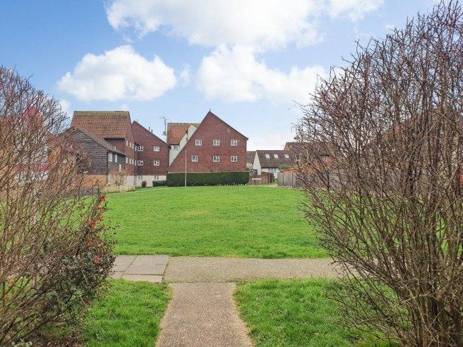 Long-acre-close-ct2-7te-966995