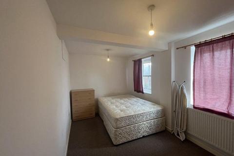 2 bedroom flat to rent, Burgate Lane