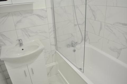 1 bedroom apartment to rent, Gloucester Court, Mitcham CR4