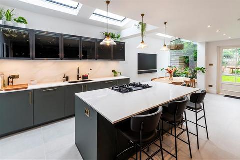 3 bedroom semi-detached house for sale, Lorn Road, London SW9