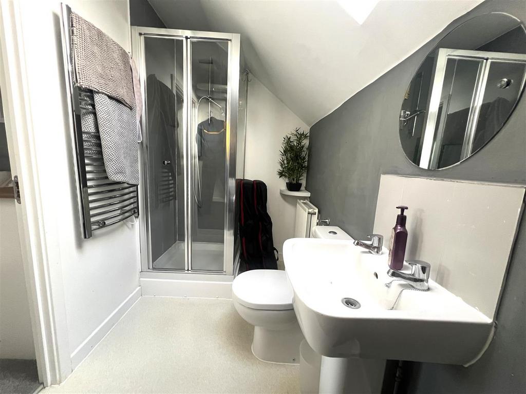 Ensuite.JPG