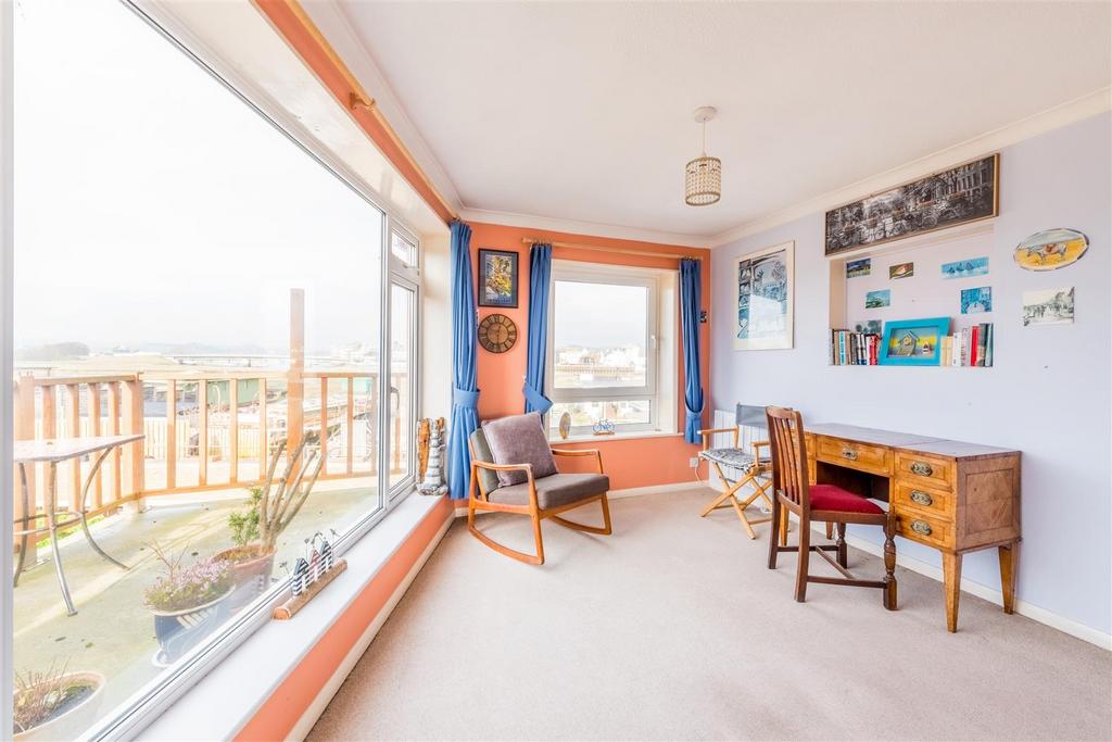 3 Dolphin Court-7.jpg