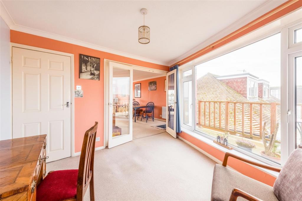 3 Dolphin Court-8.jpg