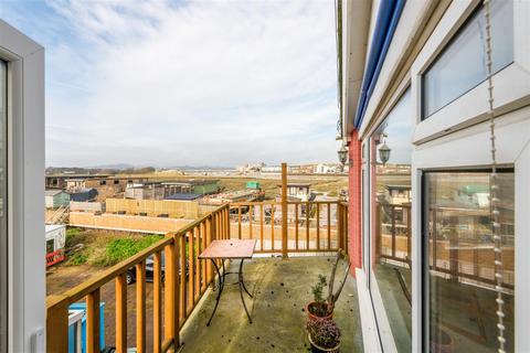 2 bedroom apartment for sale, Dolphin Court, 4 Beach Green, Shoreham-By-Sea