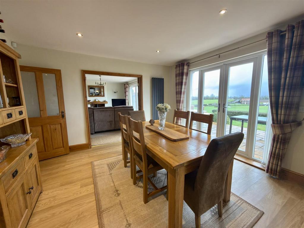 Lounge/Dining Area/Kitchen