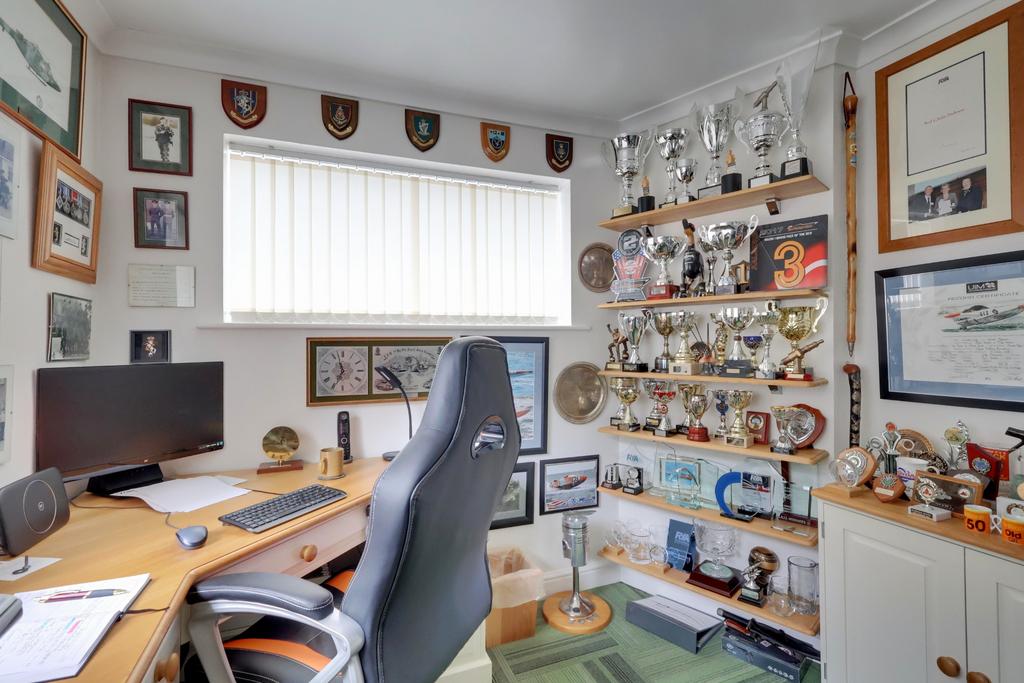 Bedroom/office