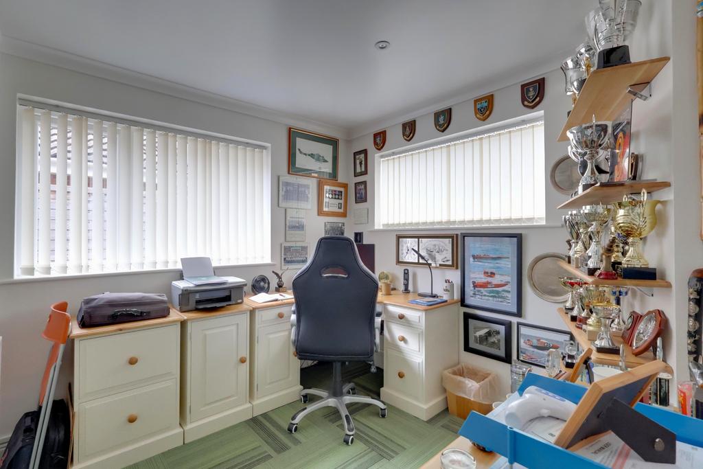 Bedroom/office