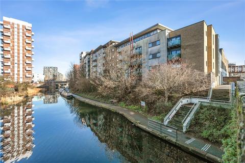 undefined, Commercial Road, London, E14