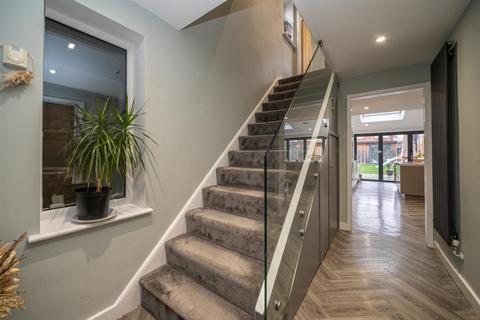 3 bedroom end of terrace house for sale, Tenzing Road, Hemel Hempstead, Hertfordshire, HP2 4HS