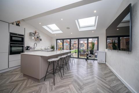 3 bedroom end of terrace house for sale, Tenzing Road, Hemel Hempstead, Hertfordshire, HP2 4HS