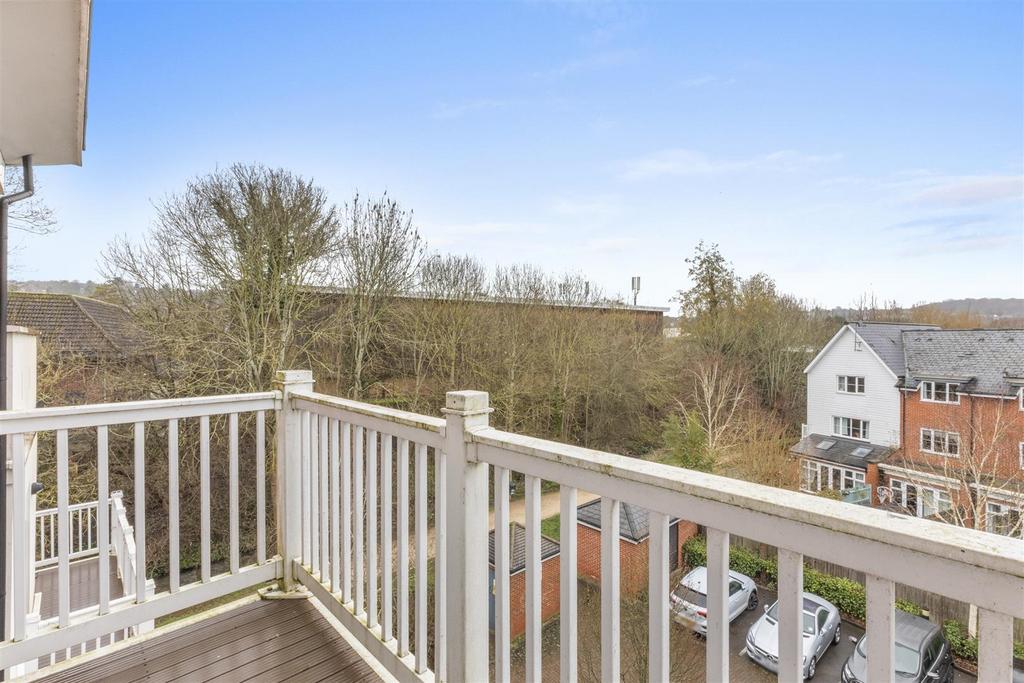 29 Regent House, Carolina Drive, HP11 1 FW-2.jpg